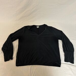 Black V-Neck Longsleeve